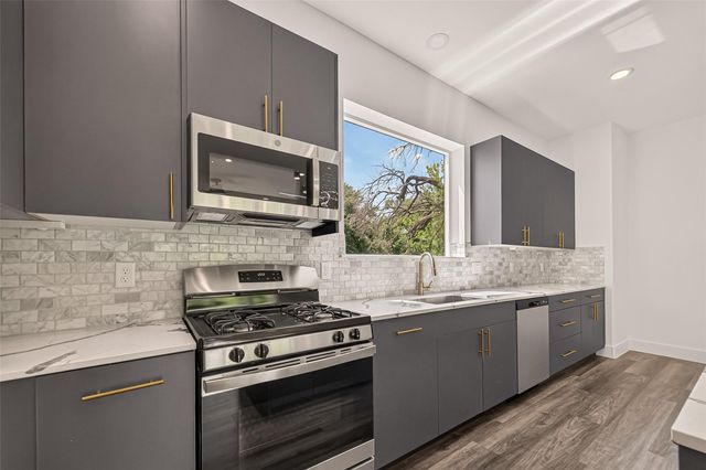 2711 Dennis Street, Houston, TX 77004