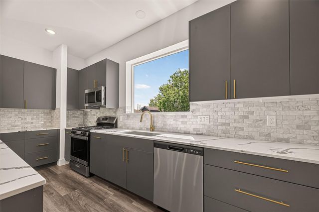 2711 Dennis Street, Houston, TX 77004