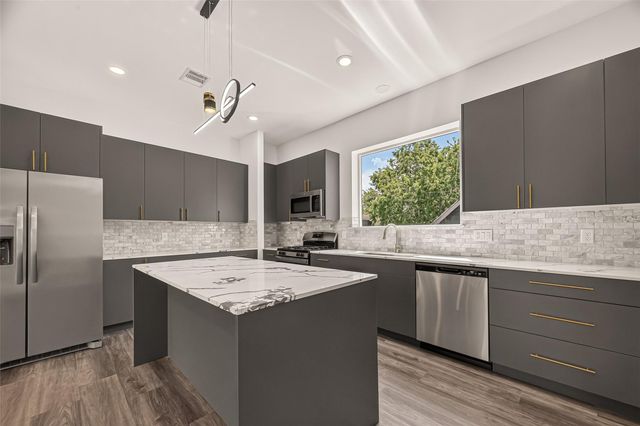 2711 Dennis Street, Houston, TX 77004
