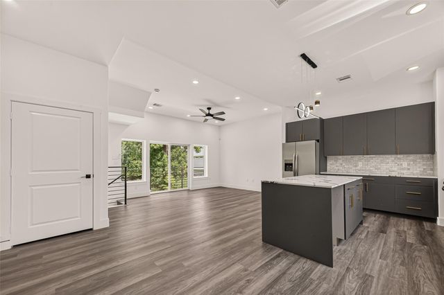 2711 Dennis Street, Houston, TX 77004