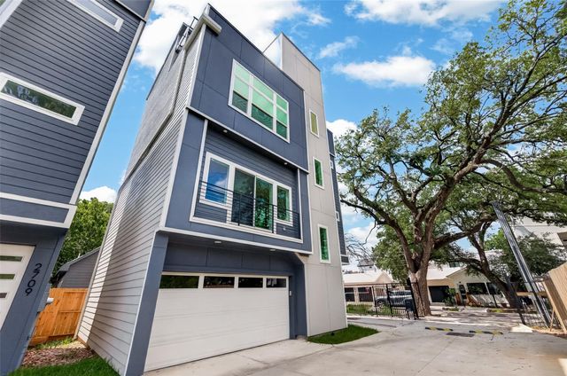 2711 Dennis Street, Houston, TX 77004