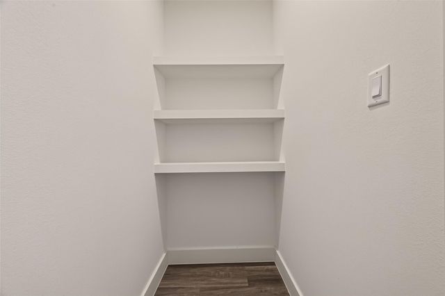 2711 Dennis Street, Houston, TX 77004