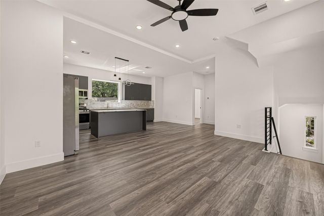 2711 Dennis Street, Houston, TX 77004