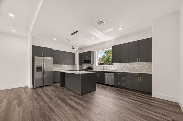 2711 Dennis Street, Houston, TX 77004