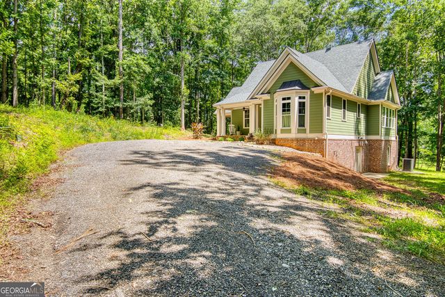 195 Buckeye Farms Drive, Moreland, GA 30259