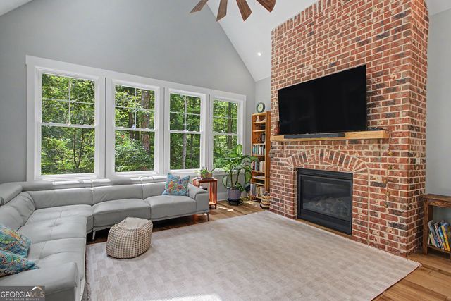 195 Buckeye Farms Drive, Moreland, GA 30259