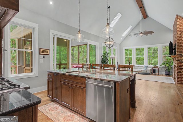 195 Buckeye Farms Drive, Moreland, GA 30259
