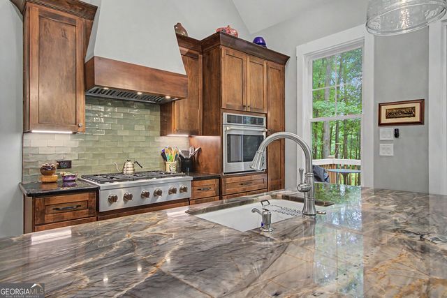 195 Buckeye Farms Drive, Moreland, GA 30259