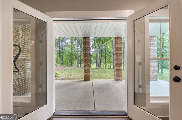 195 Buckeye Farms Drive, Moreland, GA 30259