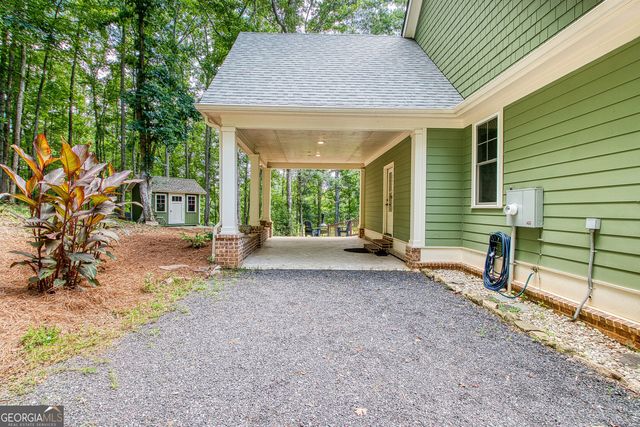 195 Buckeye Farms Drive, Moreland, GA 30259