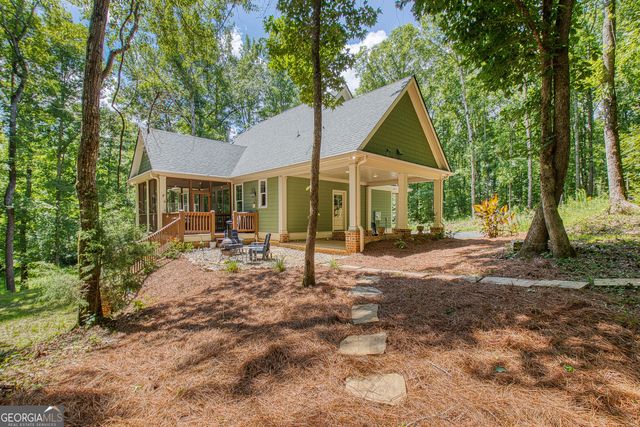 195 Buckeye Farms Drive, Moreland, GA 30259