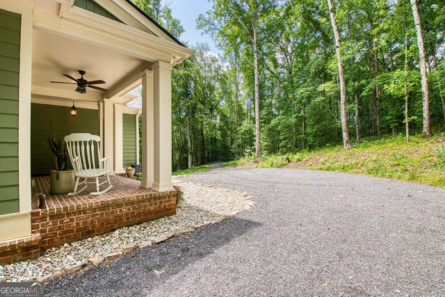 195 Buckeye Farms Drive, Moreland, GA 30259