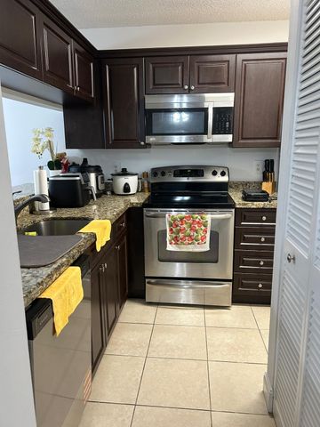 7205 Glenmoor Drive 7205, West Palm Beach, FL 33409