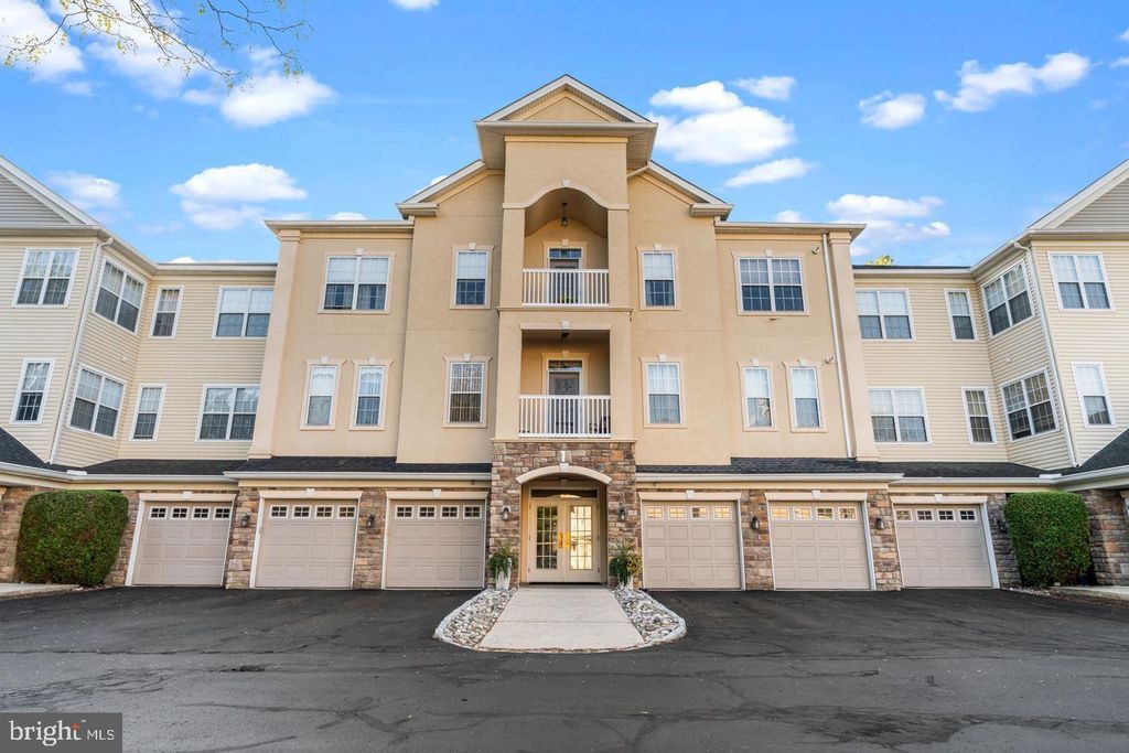 1 FALCON DR #206, HOLLAND, PA 18966 — exterior