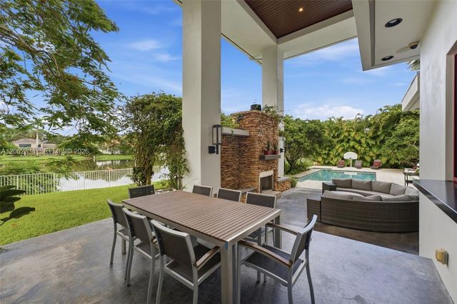 10708 Indian Trail, Davie, FL 33328
