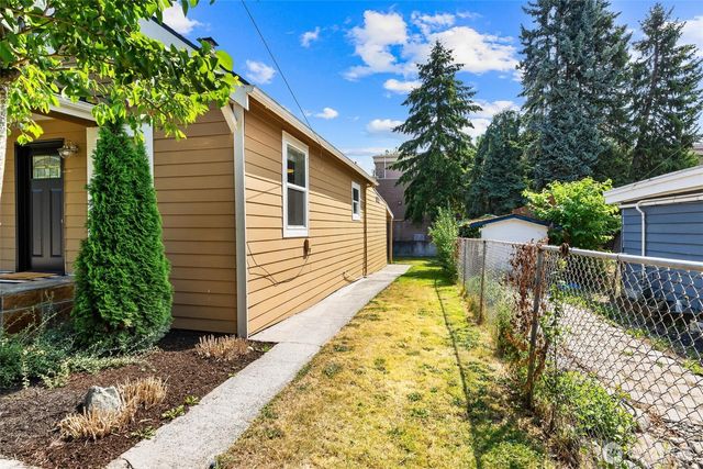 8632 45th Avenue S, Seattle, WA 98118