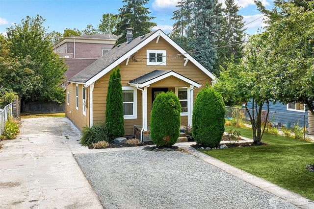 8632 45th Avenue S, Seattle, WA 98118