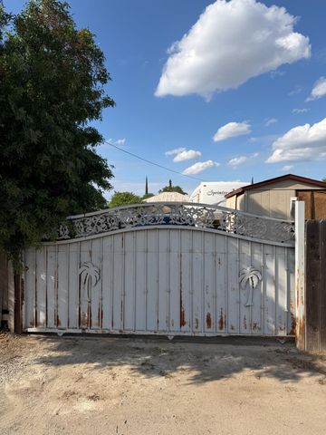 2108 W Dennett Avenue, Fresno, CA 93728