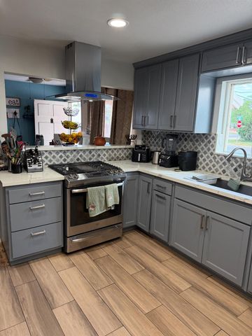 2108 W Dennett Avenue, Fresno, CA 93728