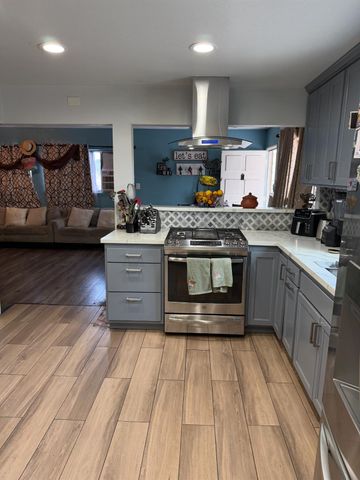 2108 W Dennett Avenue, Fresno, CA 93728