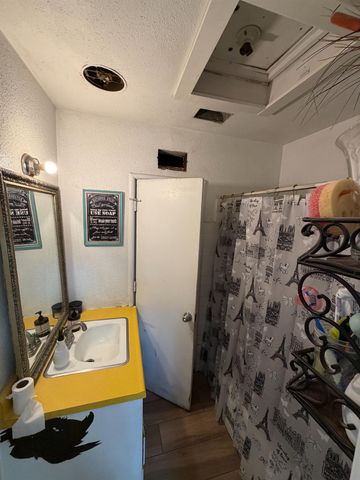 2108 W Dennett Avenue, Fresno, CA 93728