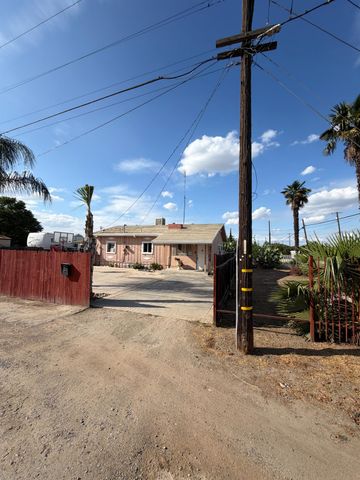 2108 W Dennett Avenue, Fresno, CA 93728