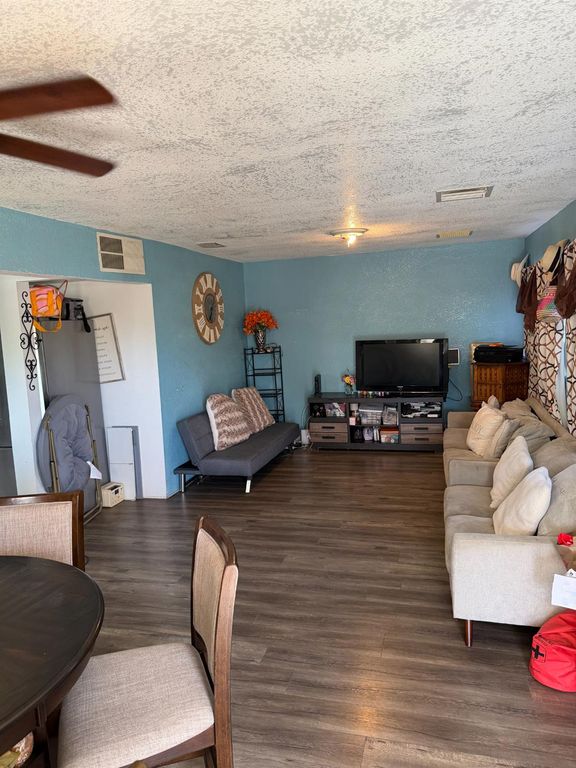 Image 14 of property listing at 2108 W Dennett Avenue, Fresno, CA 93728