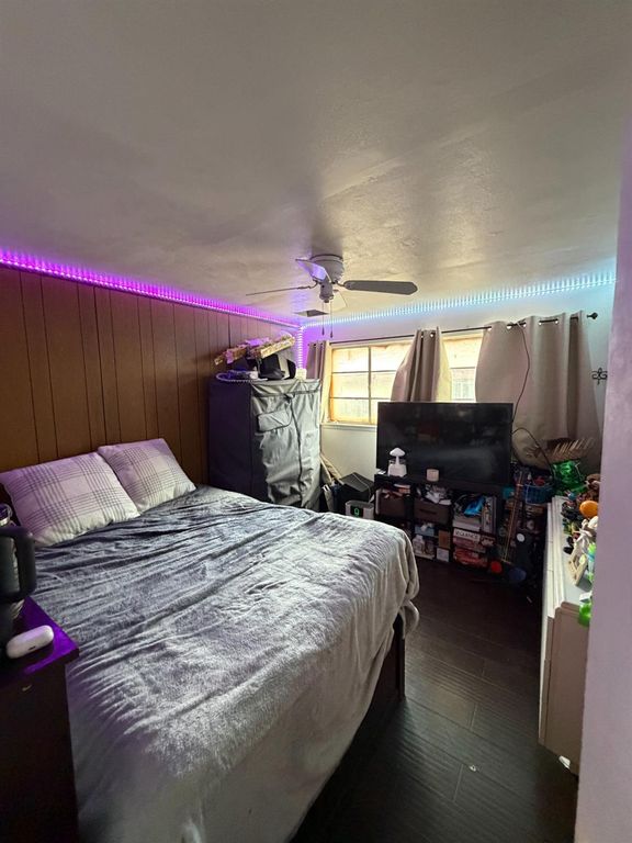 Image 20 of property listing at 2108 W Dennett Avenue, Fresno, CA 93728