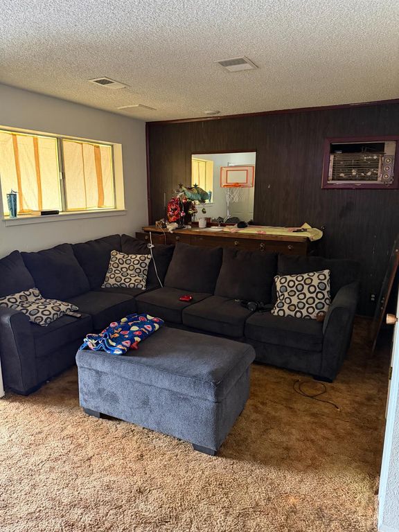 Image 22 of property listing at 2108 W Dennett Avenue, Fresno, CA 93728