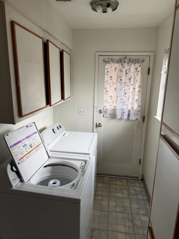 Image 27 of property listing at 2108 W Dennett Avenue, Fresno, CA 93728