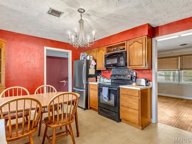 2 Timothy Lane, Belleville, IL 62226
