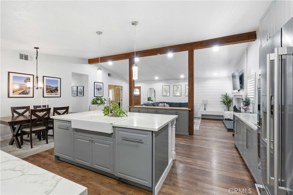 Image 10 of property listing at 24335 Jennifer Place, Newhall, CA 91321