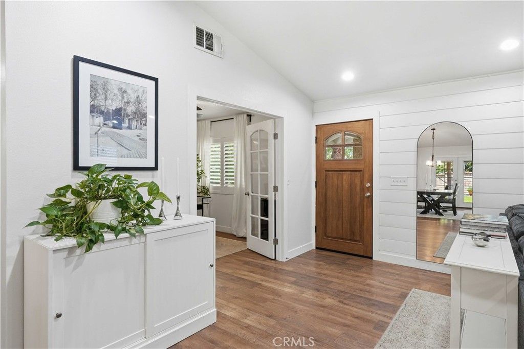 Image 15 of property listing at 24335 Jennifer Place, Newhall, CA 91321