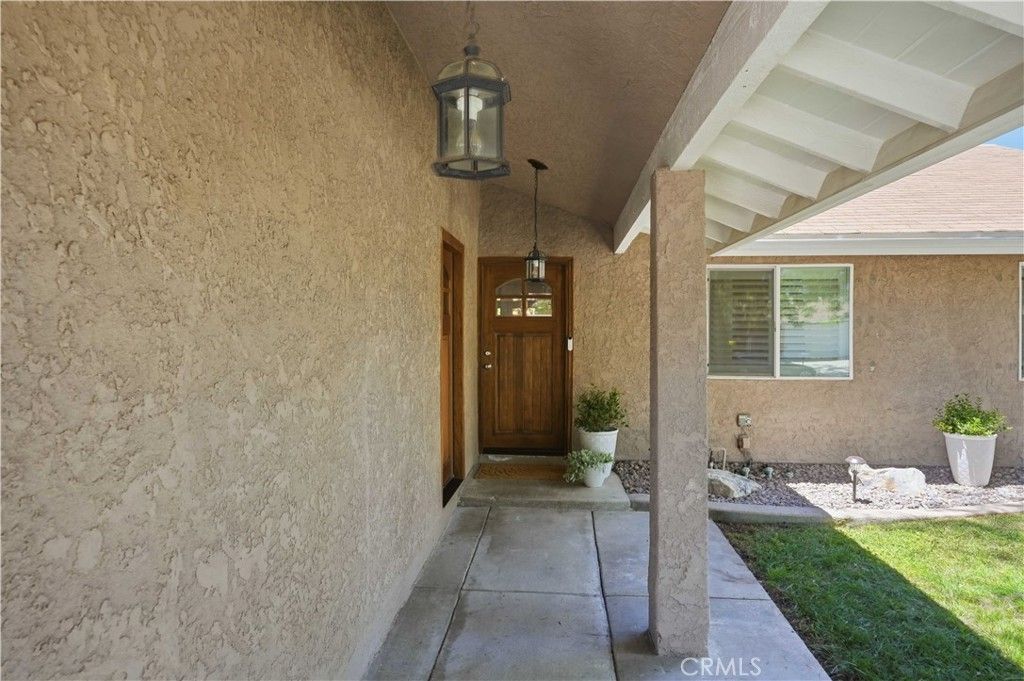 Image 2 of property listing at 24335 Jennifer Place, Newhall, CA 91321