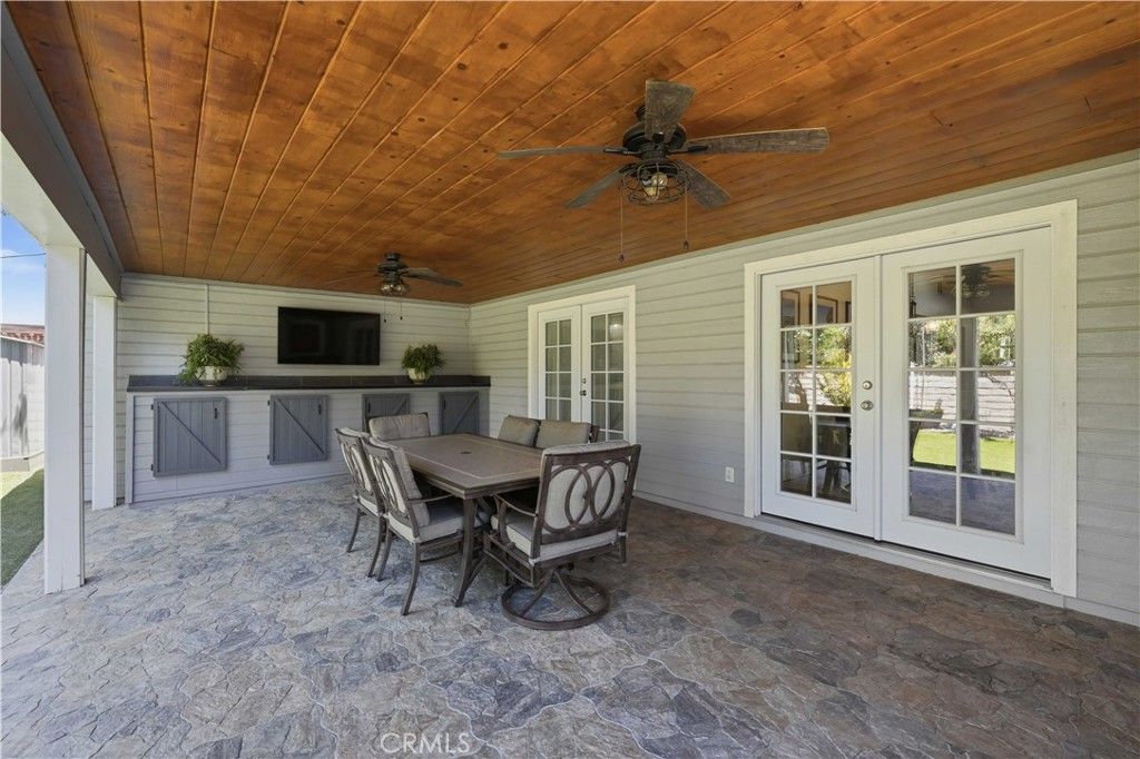 Image 26 of property listing at 24335 Jennifer Place, Newhall, CA 91321