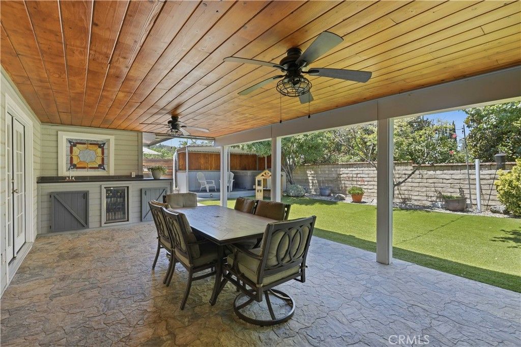 Image 27 of property listing at 24335 Jennifer Place, Newhall, CA 91321