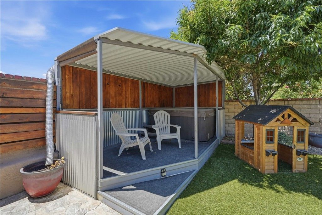 Image 29 of property listing at 24335 Jennifer Place, Newhall, CA 91321