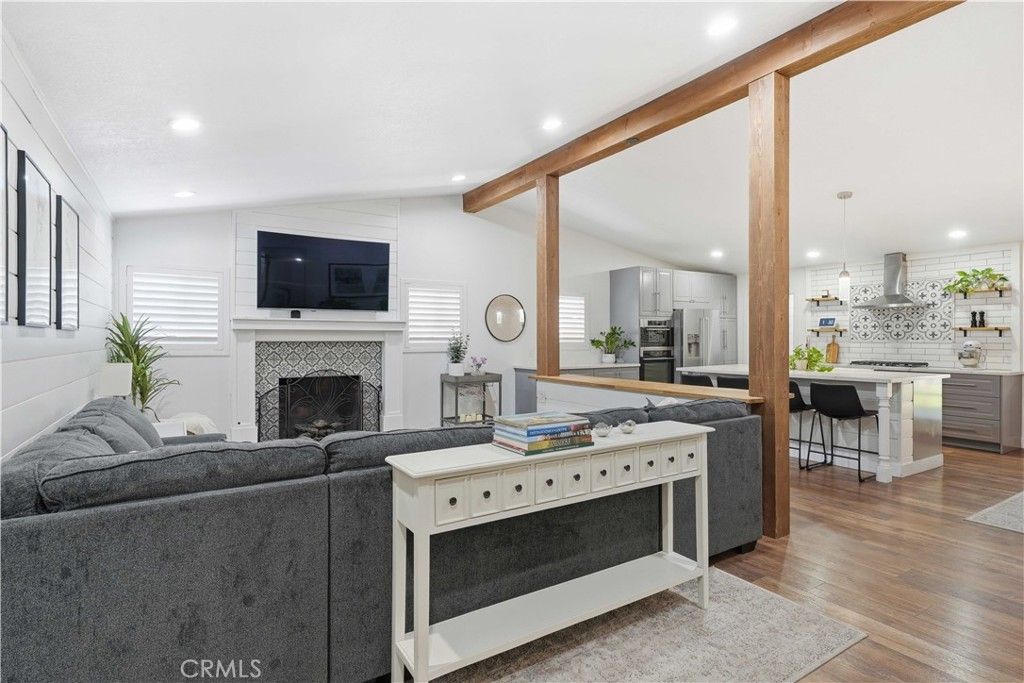 Image 3 of property listing at 24335 Jennifer Place, Newhall, CA 91321
