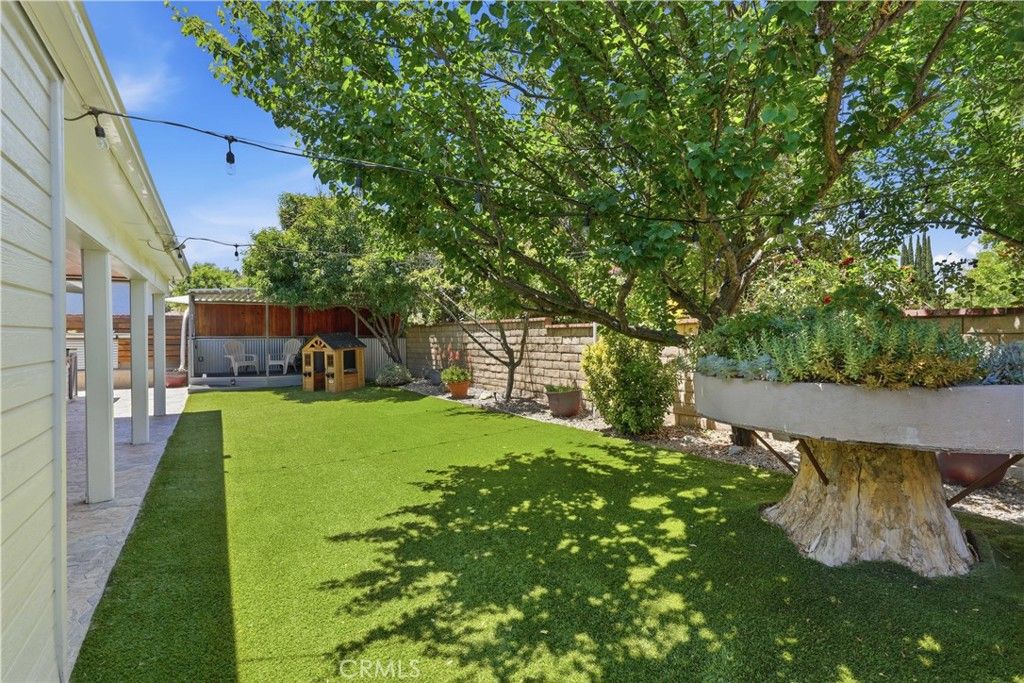 Image 30 of property listing at 24335 Jennifer Place, Newhall, CA 91321