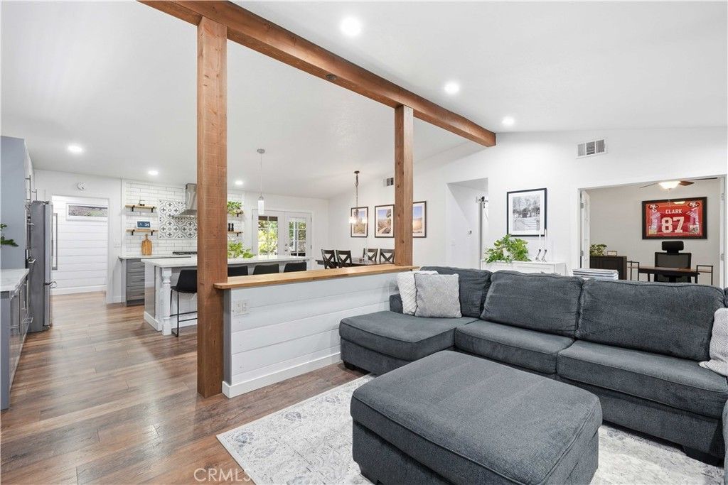 Image 6 of property listing at 24335 Jennifer Place, Newhall, CA 91321