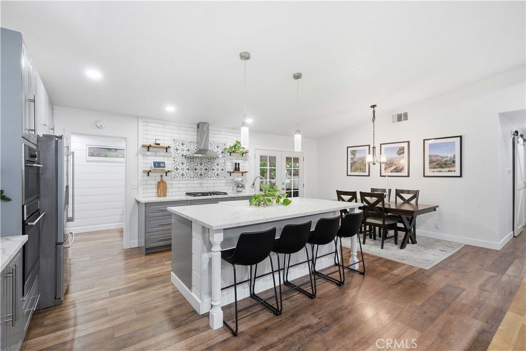 Image 7 of property listing at 24335 Jennifer Place, Newhall, CA 91321