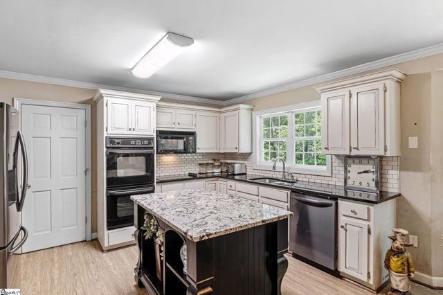 104 Williamsburg Drive, Greer, SC 29651