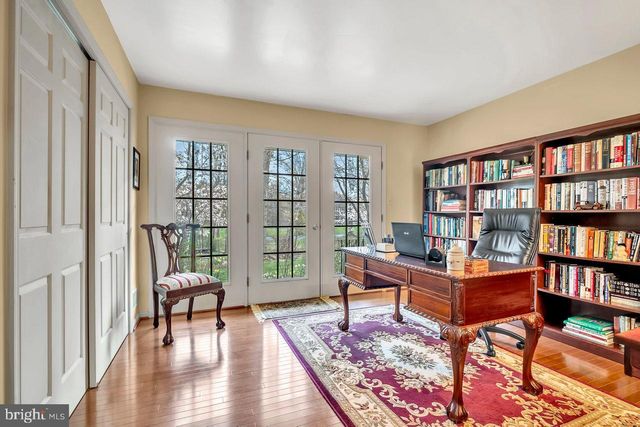 8 COVENTRY LN, Hopewell, NJ 08525