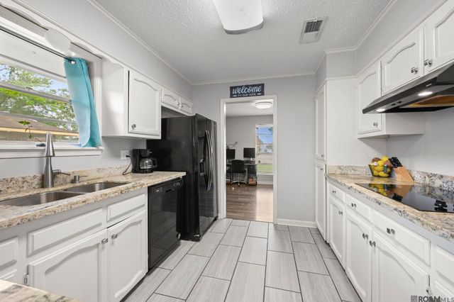 1123 E Greenbriar St, Gonzales, LA 70737