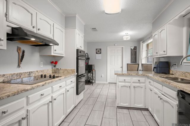 1123 E Greenbriar St, Gonzales, LA 70737