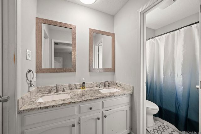 1123 E Greenbriar St, Gonzales, LA 70737