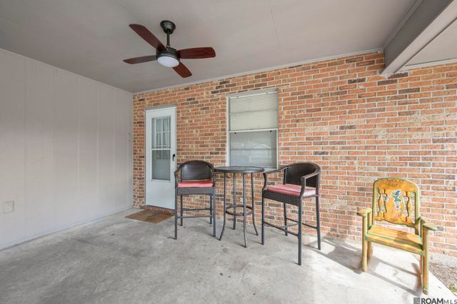 1123 E Greenbriar St, Gonzales, LA 70737