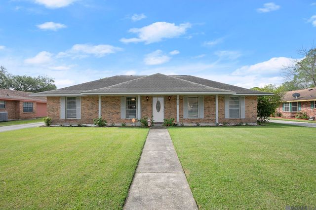 1123 E Greenbriar St, Gonzales, LA 70737
