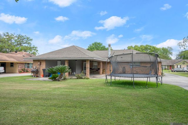 1123 E Greenbriar St, Gonzales, LA 70737