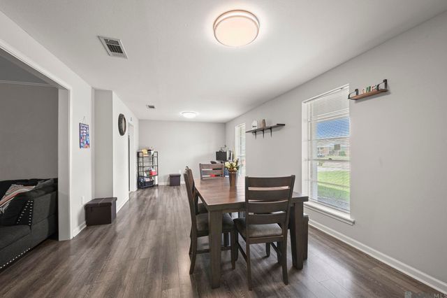 1123 E Greenbriar St, Gonzales, LA 70737